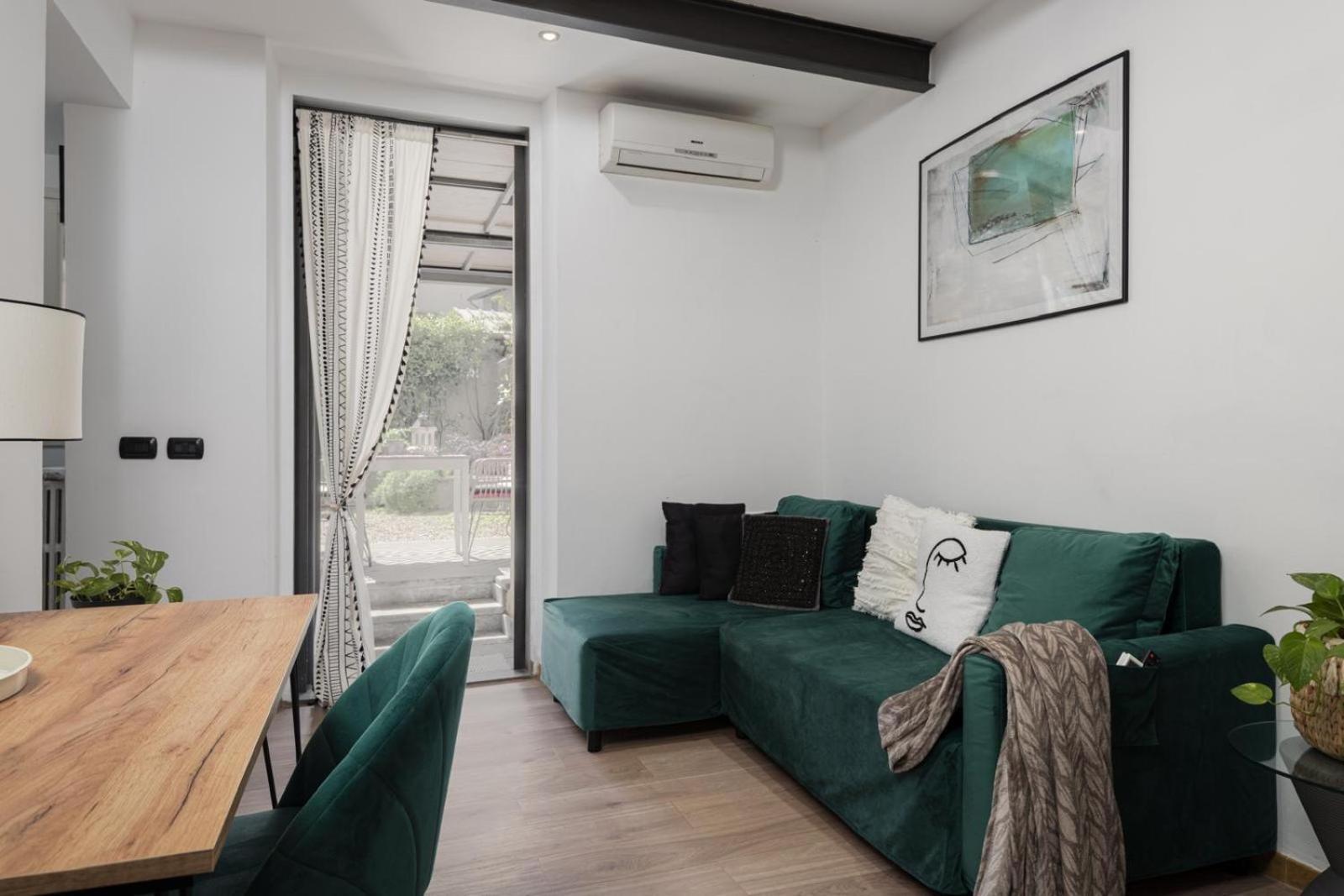 Nadia's Lovely - With Private Garden And Jacuzzi Appartamento *