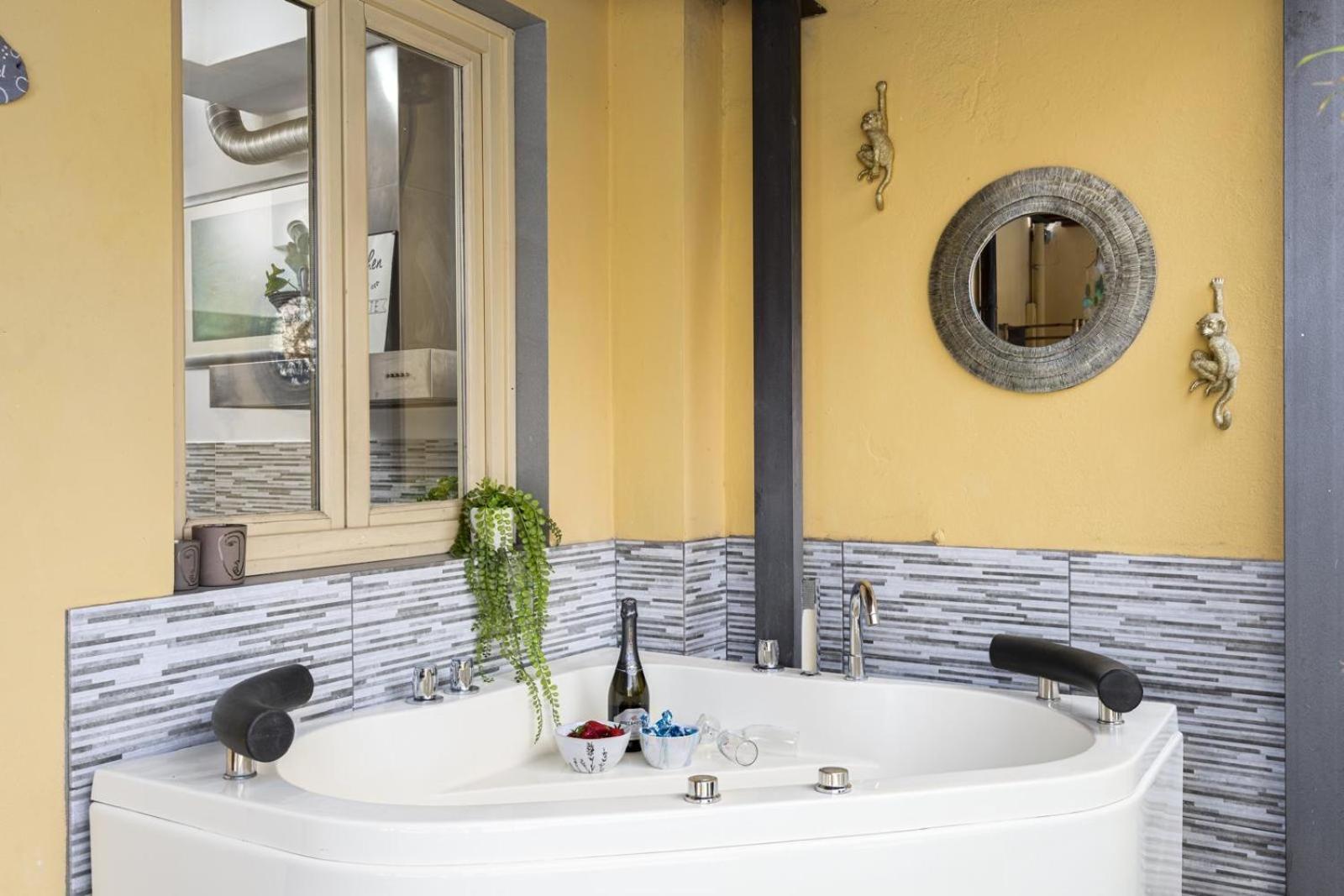 Appartamento Nadia's Lovely - With Private Garden And Jacuzzi *